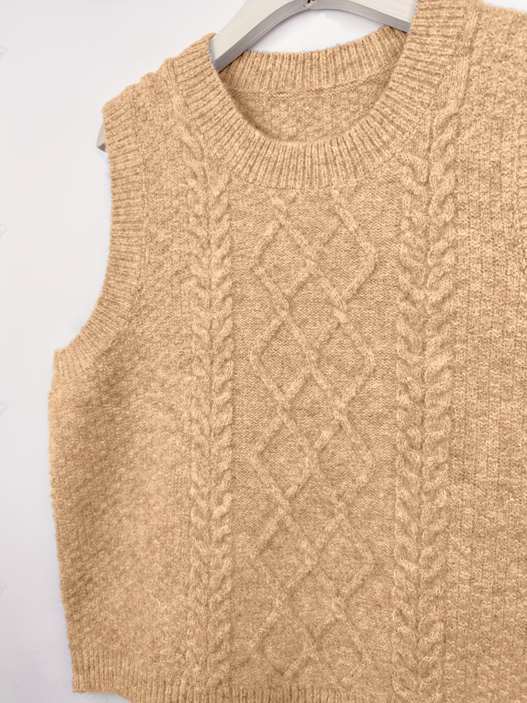 Beatrise | Classic Cable-Knit Sweater Vest