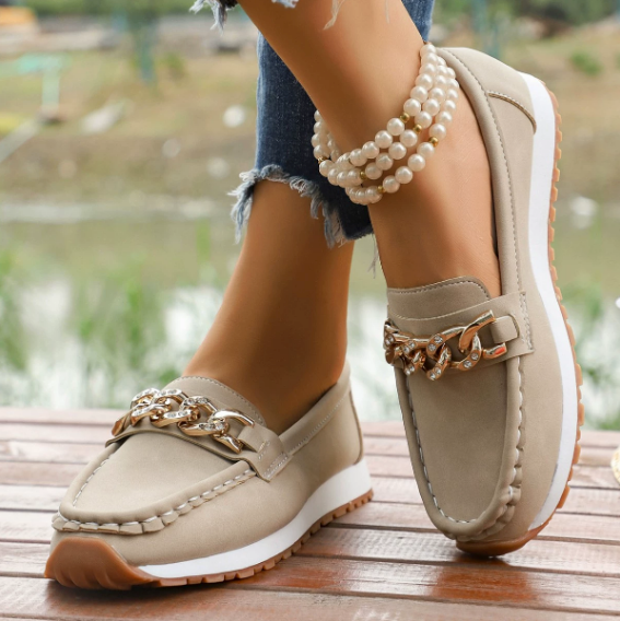 Wendy | Chain-Detail Loafers