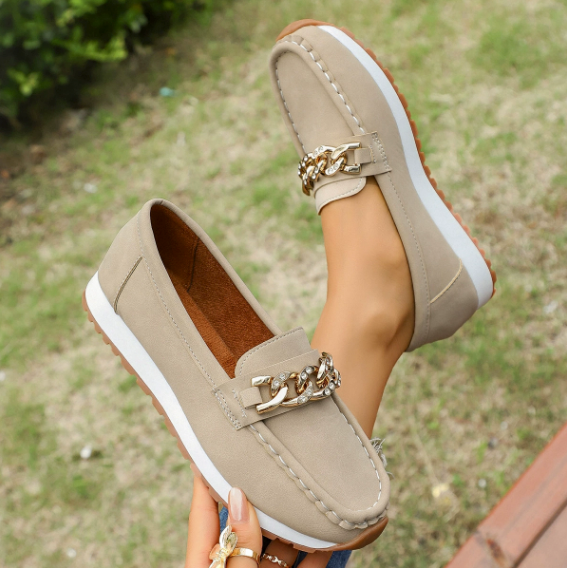 Wendy | Chain-Detail Loafers