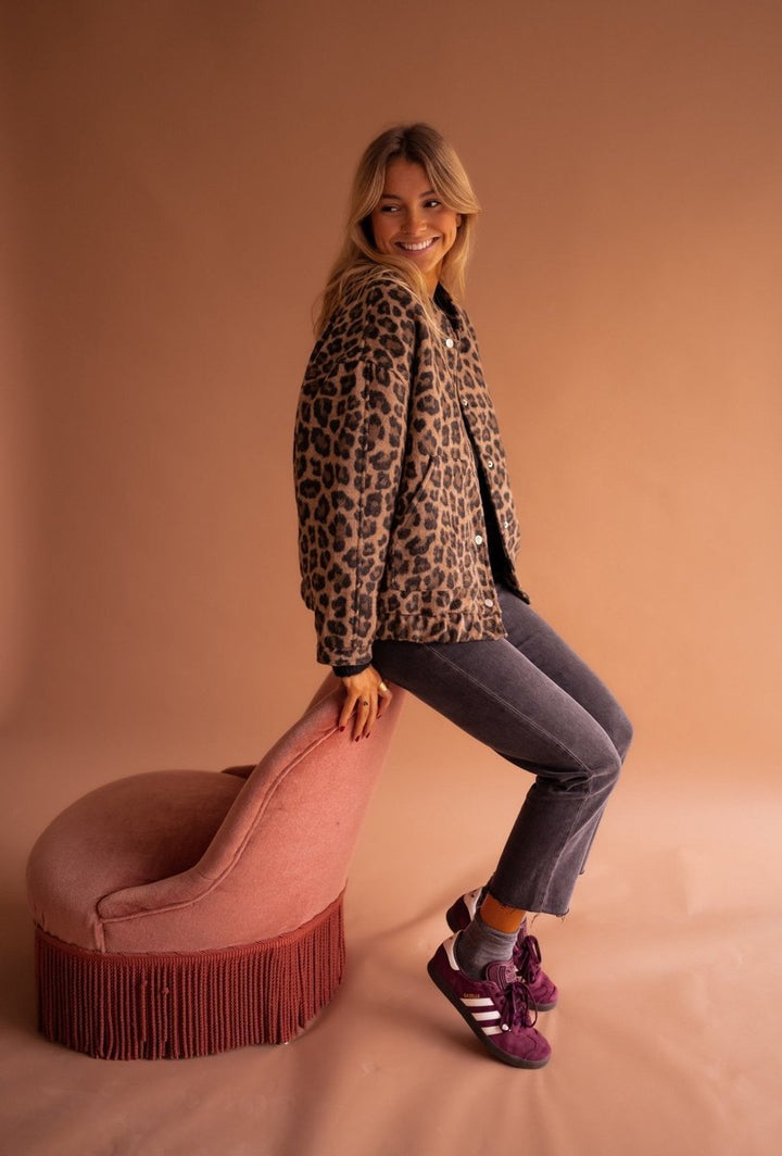 Joan | Relaxed Leopard-Print Snap Jacket